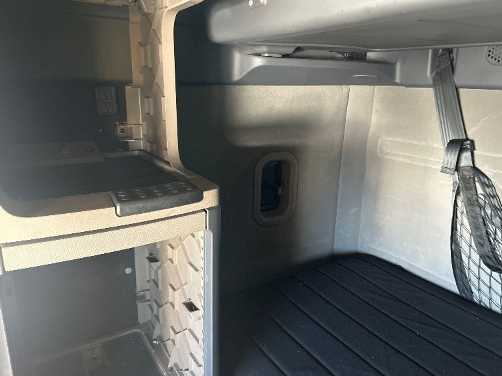 Sleeper Tractor-Heavy Duty Tractors-Freightliner-2020-Cascadia 12564ST-Torrance-CA-398,044\n\t\tmiles-$ 59,250 - Image 19