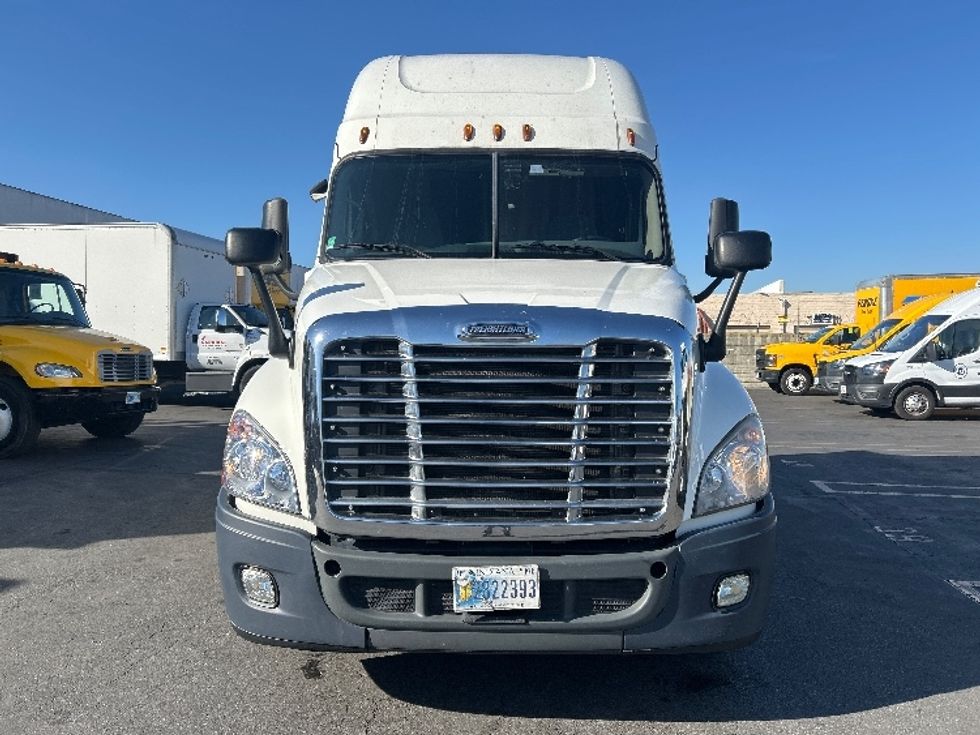 Sleeper Tractor-Heavy Duty Tractors-Freightliner-2020-Cascadia 12564ST-Torrance-CA-398,044\n\t\tmiles-$ 59,250 - Image 2