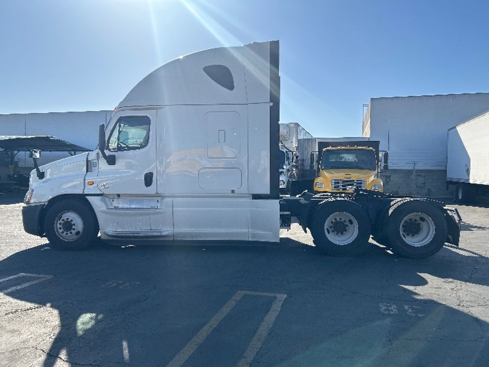 Sleeper Tractor-Heavy Duty Tractors-Freightliner-2020-Cascadia 12564ST-Torrance-CA-398,044\n\t\tmiles-$ 59,250 - Image 4