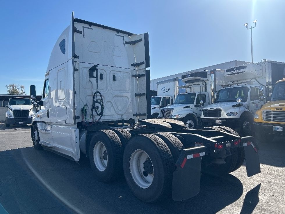 Sleeper Tractor-Heavy Duty Tractors-Freightliner-2020-Cascadia 12564ST-Torrance-CA-398,044\n\t\tmiles-$ 59,250 - Image 5