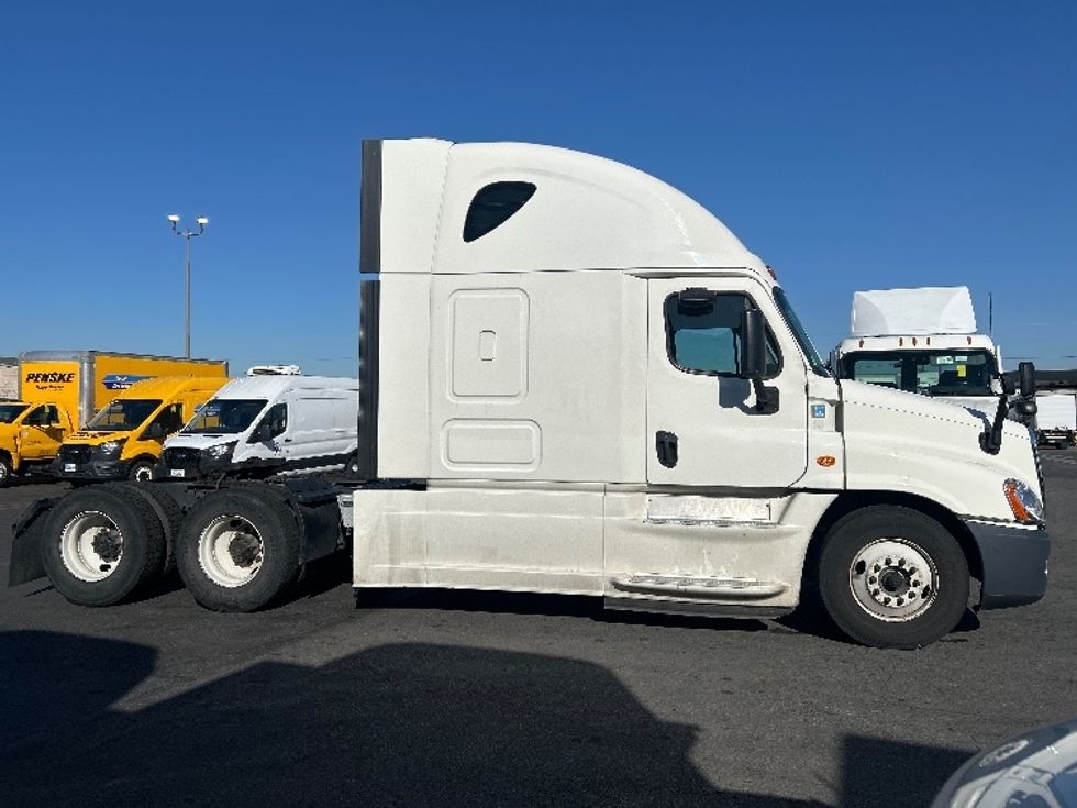 Sleeper Tractor-Heavy Duty Tractors-Freightliner-2020-Cascadia 12564ST-Torrance-CA-398,044\n\t\tmiles-$ 59,250 - Image 8