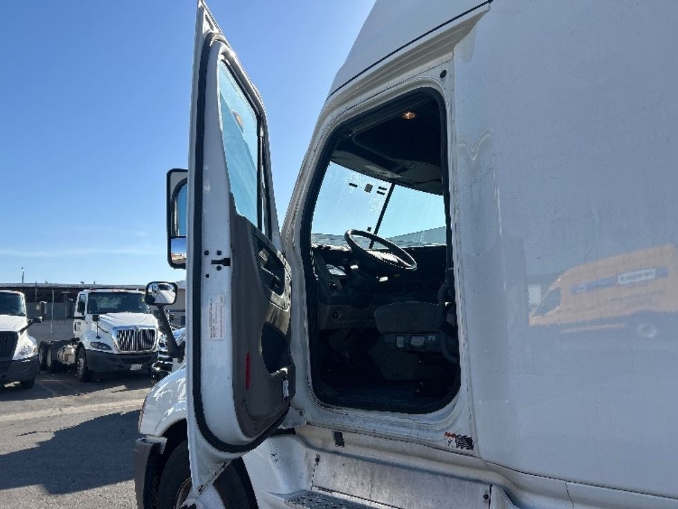 Sleeper Tractor-Heavy Duty Tractors-Freightliner-2020-Cascadia 12564ST-Torrance-CA-398,044\n\t\tmiles-$ 59,250 - Image 9