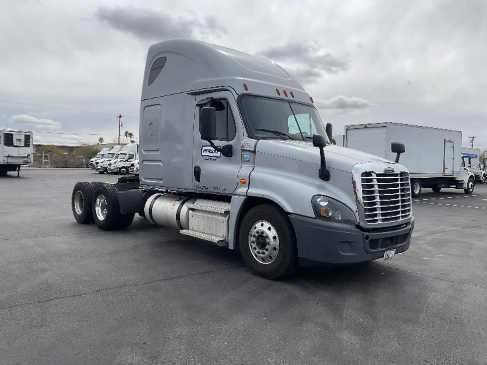 Sleeper Tractor-Heavy Duty Tractors-Freightliner-2020-Cascadia 12564ST-Tucson-AZ-599,967\n\t\tmiles-$ 48,000 - Image 1