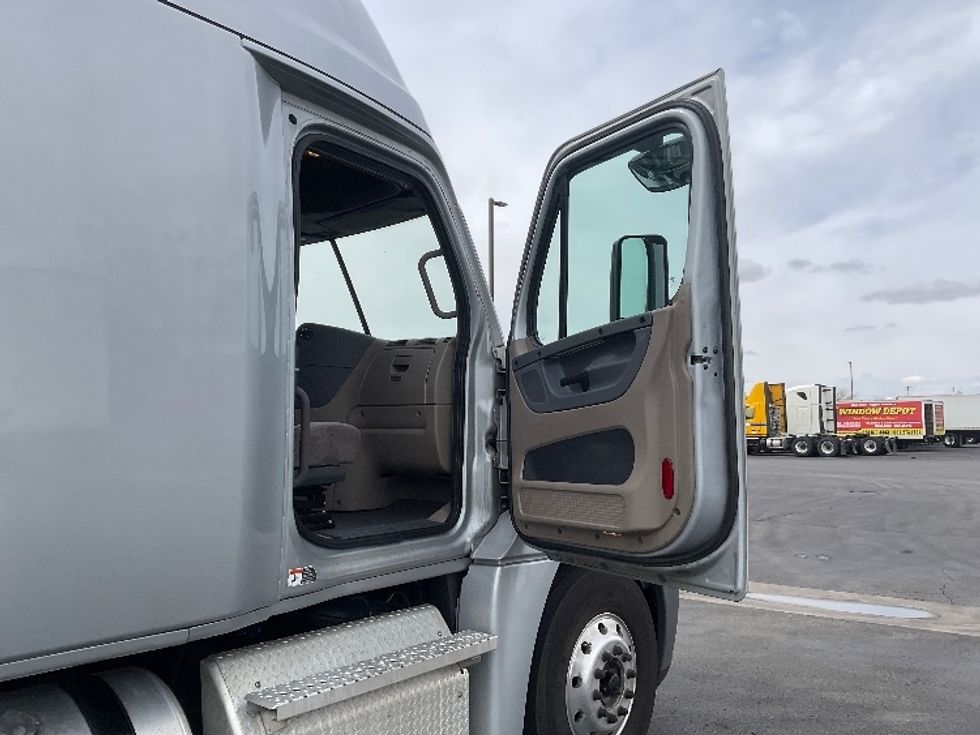 Sleeper Tractor-Heavy Duty Tractors-Freightliner-2020-Cascadia 12564ST-Tucson-AZ-599,967\n\t\tmiles-$ 48,000 - Image 13