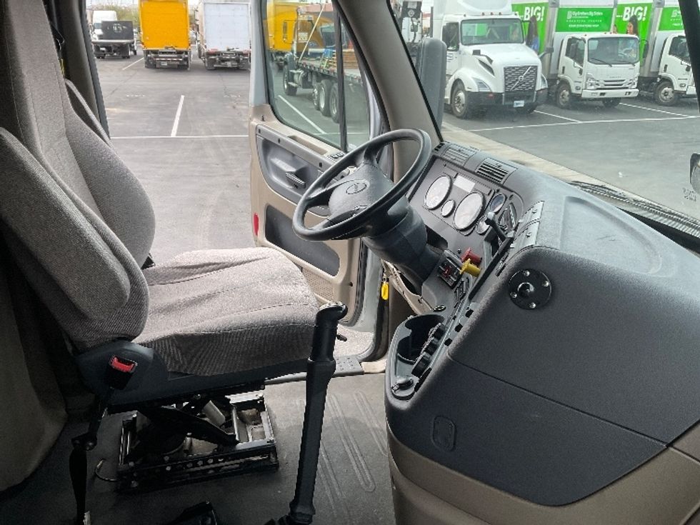 Sleeper Tractor-Heavy Duty Tractors-Freightliner-2020-Cascadia 12564ST-Tucson-AZ-599,967\n\t\tmiles-$ 48,000 - Image 15