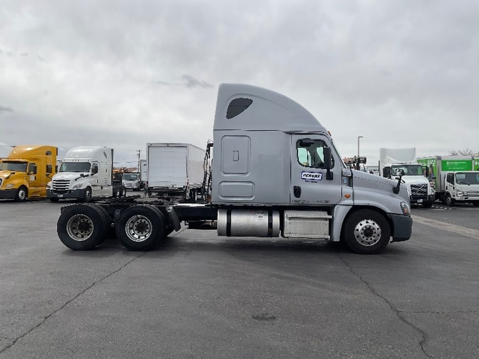 Sleeper Tractor-Heavy Duty Tractors-Freightliner-2020-Cascadia 12564ST-Tucson-AZ-599,967\n\t\tmiles-$ 48,000 - Image 8