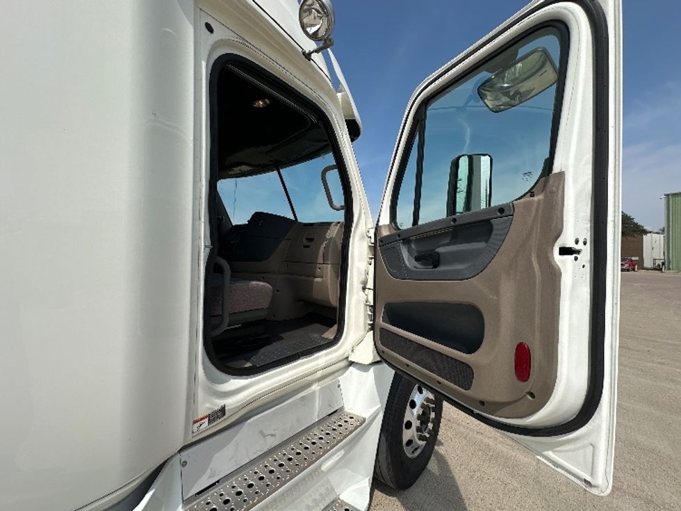 Sleeper Tractor-Heavy Duty Tractors-Freightliner-2020-Cascadia 12564ST-Waxahachie-TX-471,724\n\t\tmiles-$ 62,500 - Image 13