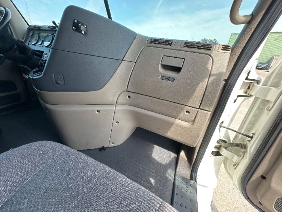 Sleeper Tractor-Heavy Duty Tractors-Freightliner-2020-Cascadia 12564ST-Waxahachie-TX-471,724\n\t\tmiles-$ 62,500 - Image 14