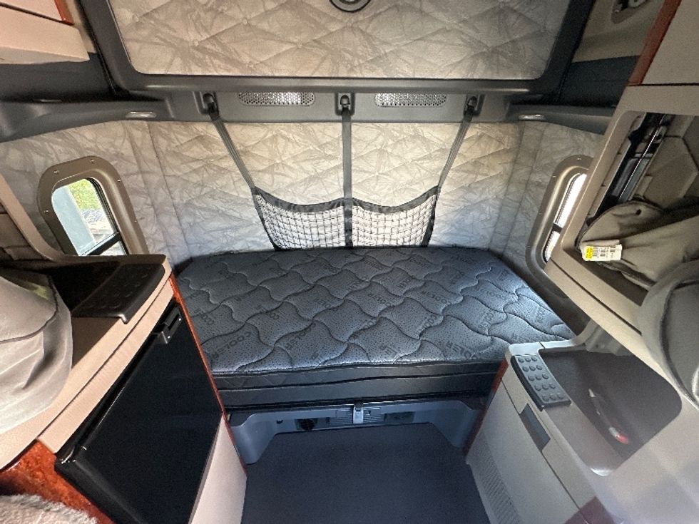 Sleeper Tractor-Heavy Duty Tractors-Freightliner-2020-Cascadia 12564ST-Waxahachie-TX-471,724\n\t\tmiles-$ 62,500 - Image 16