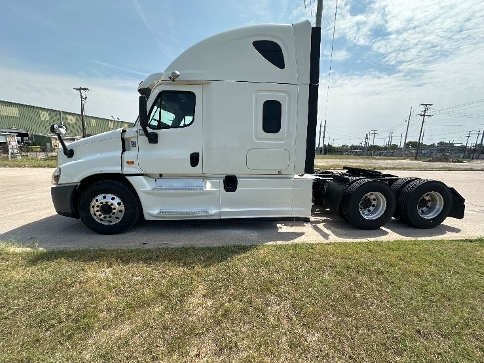Sleeper Tractor-Heavy Duty Tractors-Freightliner-2020-Cascadia 12564ST-Waxahachie-TX-471,724\n\t\tmiles-$ 62,500 - Image 4