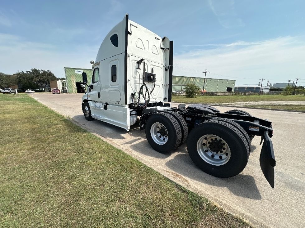 Sleeper Tractor-Heavy Duty Tractors-Freightliner-2020-Cascadia 12564ST-Waxahachie-TX-471,724\n\t\tmiles-$ 62,500 - Image 5