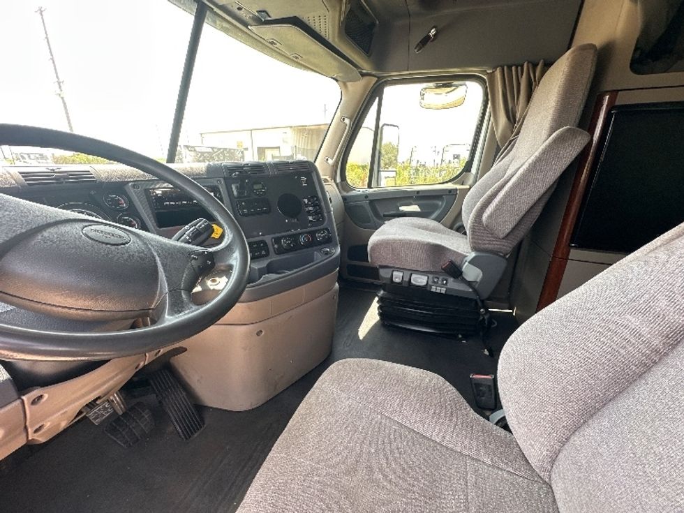 Sleeper Tractor-Heavy Duty Tractors-Freightliner-2020-Cascadia 12564ST-Waxahachie-TX-585,281\n\t\tmiles-$ 53,000 - Image 10