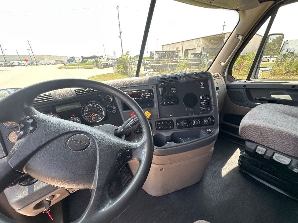 Sleeper Tractor-Heavy Duty Tractors-Freightliner-2020-Cascadia 12564ST-Waxahachie-TX-585,281\n\t\tmiles-$ 53,000 - Image 11