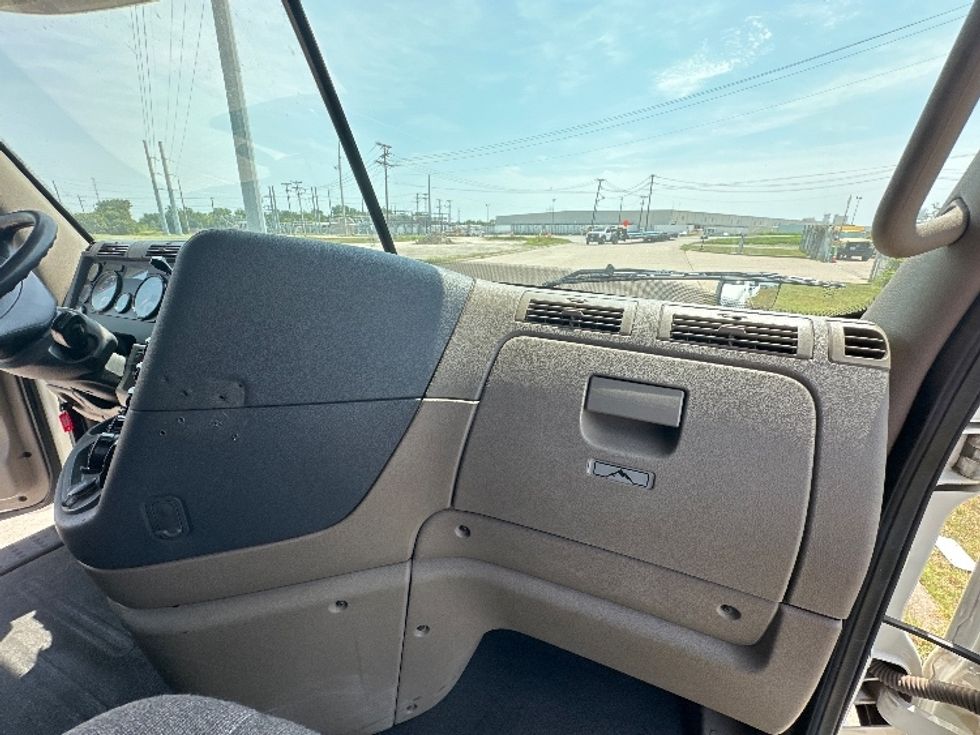 Sleeper Tractor-Heavy Duty Tractors-Freightliner-2020-Cascadia 12564ST-Waxahachie-TX-585,281\n\t\tmiles-$ 53,000 - Image 14