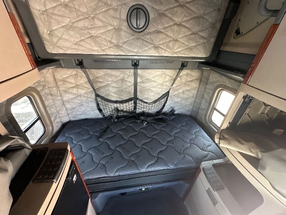 Sleeper Tractor-Heavy Duty Tractors-Freightliner-2020-Cascadia 12564ST-Waxahachie-TX-585,281\n\t\tmiles-$ 53,000 - Image 16