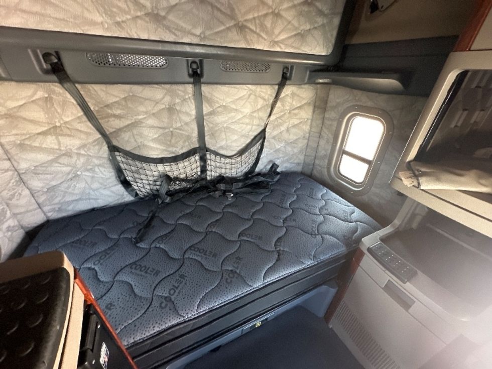 Sleeper Tractor-Heavy Duty Tractors-Freightliner-2020-Cascadia 12564ST-Waxahachie-TX-585,281\n\t\tmiles-$ 53,000 - Image 17