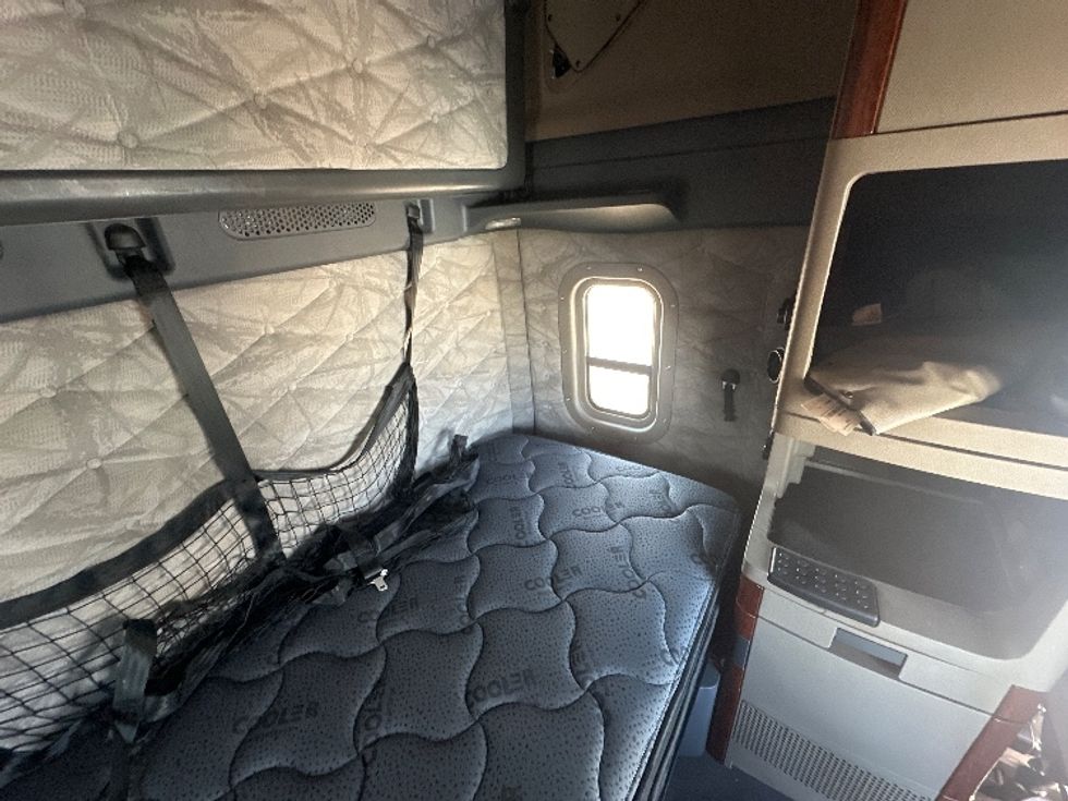 Sleeper Tractor-Heavy Duty Tractors-Freightliner-2020-Cascadia 12564ST-Waxahachie-TX-585,281\n\t\tmiles-$ 53,000 - Image 18