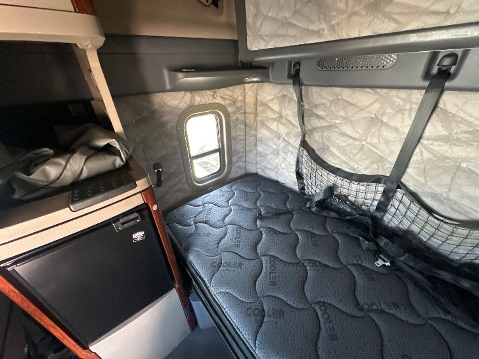 Sleeper Tractor-Heavy Duty Tractors-Freightliner-2020-Cascadia 12564ST-Waxahachie-TX-585,281\n\t\tmiles-$ 53,000 - Image 19