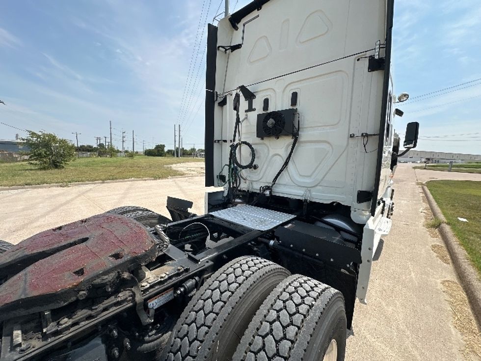 Sleeper Tractor-Heavy Duty Tractors-Freightliner-2020-Cascadia 12564ST-Waxahachie-TX-585,281\n\t\tmiles-$ 53,000 - Image 23