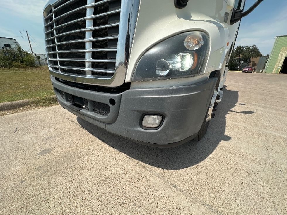 Sleeper Tractor-Heavy Duty Tractors-Freightliner-2020-Cascadia 12564ST-Waxahachie-TX-585,281\n\t\tmiles-$ 53,000 - Image 24