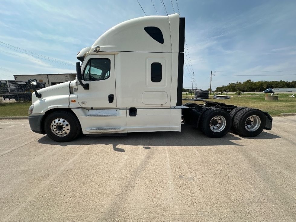 Sleeper Tractor-Heavy Duty Tractors-Freightliner-2020-Cascadia 12564ST-Waxahachie-TX-585,281\n\t\tmiles-$ 53,000 - Image 4