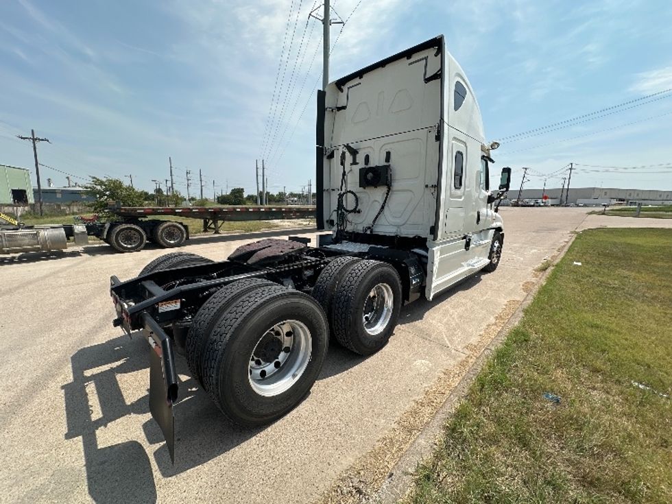 Sleeper Tractor-Heavy Duty Tractors-Freightliner-2020-Cascadia 12564ST-Waxahachie-TX-585,281\n\t\tmiles-$ 53,000 - Image 7