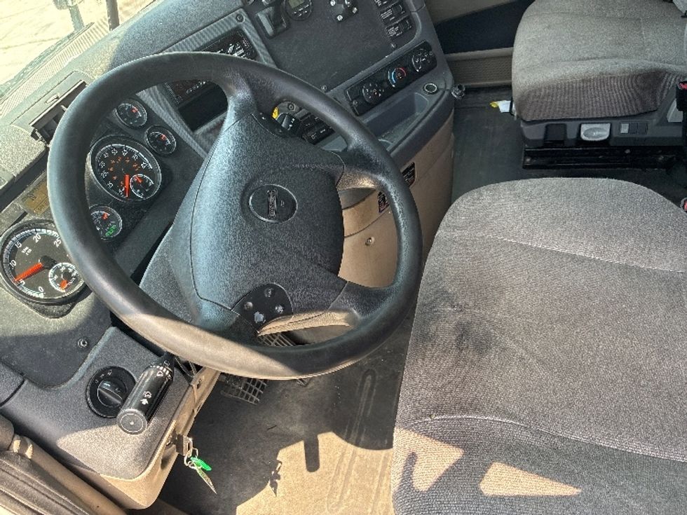 Sleeper Tractor-Heavy Duty Tractors-Freightliner-2020-Cascadia 12564ST-Wilmington-OH-504,127\n\t\tmiles-$ 53,250 - Image 10