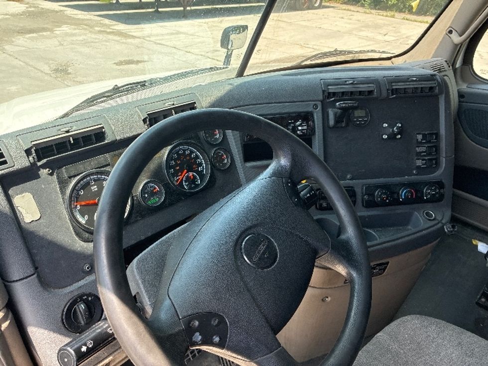 Sleeper Tractor-Heavy Duty Tractors-Freightliner-2020-Cascadia 12564ST-Wilmington-OH-504,127\n\t\tmiles-$ 53,250 - Image 11