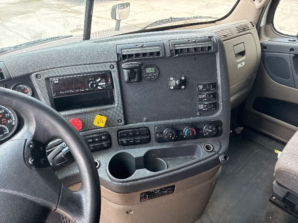 Sleeper Tractor-Heavy Duty Tractors-Freightliner-2020-Cascadia 12564ST-Wilmington-OH-504,127\n\t\tmiles-$ 53,250 - Image 12