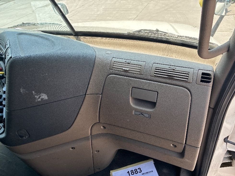 Sleeper Tractor-Heavy Duty Tractors-Freightliner-2020-Cascadia 12564ST-Wilmington-OH-504,127\n\t\tmiles-$ 53,250 - Image 14