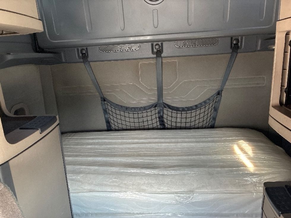 Sleeper Tractor-Heavy Duty Tractors-Freightliner-2020-Cascadia 12564ST-Wilmington-OH-504,127\n\t\tmiles-$ 53,250 - Image 16