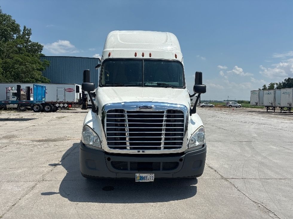 Sleeper Tractor-Heavy Duty Tractors-Freightliner-2020-Cascadia 12564ST-Wilmington-OH-504,127\n\t\tmiles-$ 53,250 - Image 2