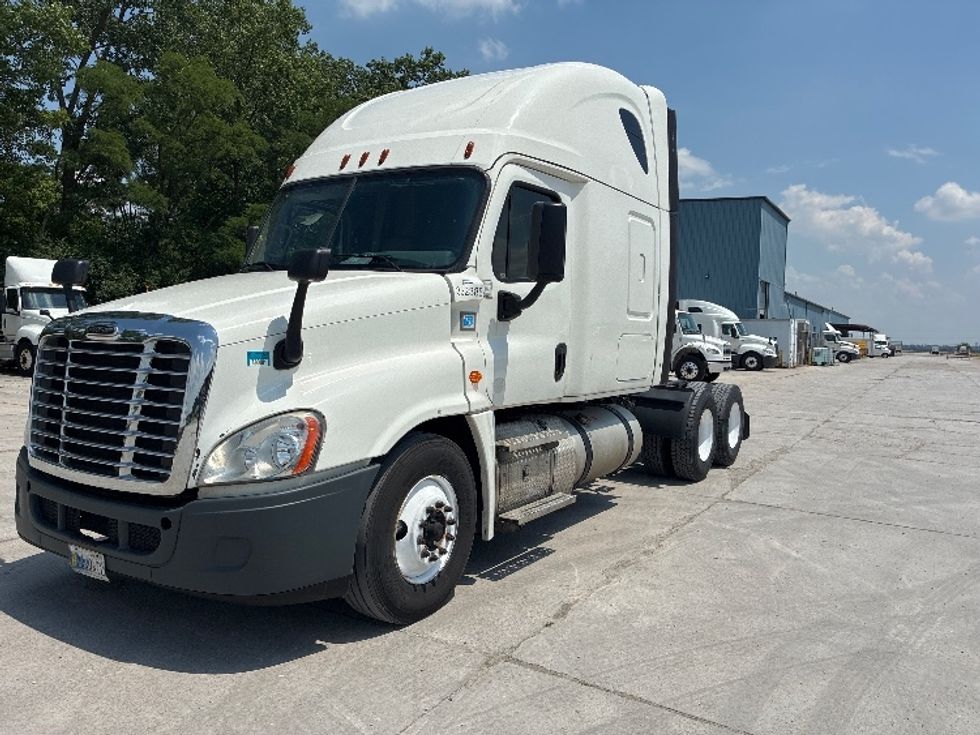 Sleeper Tractor-Heavy Duty Tractors-Freightliner-2020-Cascadia 12564ST-Wilmington-OH-504,127\n\t\tmiles-$ 53,250 - Image 3