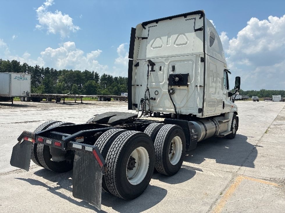 Sleeper Tractor-Heavy Duty Tractors-Freightliner-2020-Cascadia 12564ST-Wilmington-OH-504,127\n\t\tmiles-$ 53,250 - Image 7