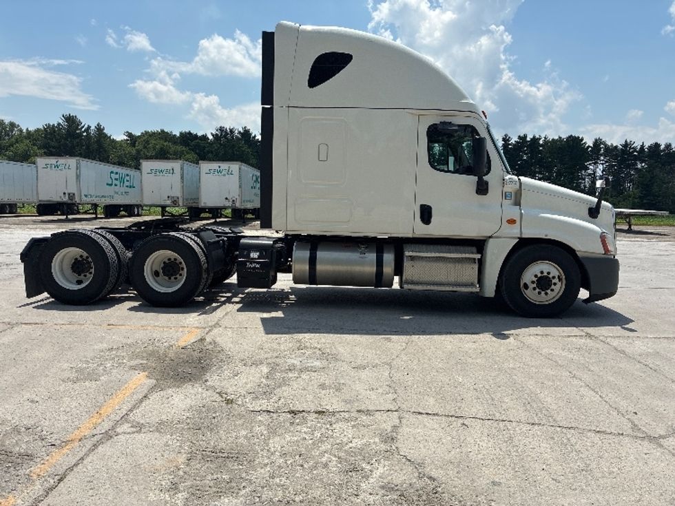 Sleeper Tractor-Heavy Duty Tractors-Freightliner-2020-Cascadia 12564ST-Wilmington-OH-504,127\n\t\tmiles-$ 53,250 - Image 8