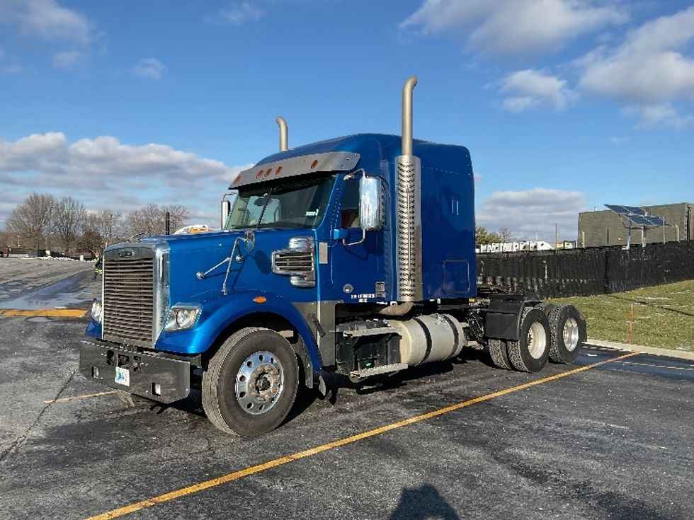 Sleeper Tractor-Heavy Duty Tractors-Freightliner-2020-D12264SD-Akron-OH-225,186\n\t\tmiles-$ 88,750 - Image 1