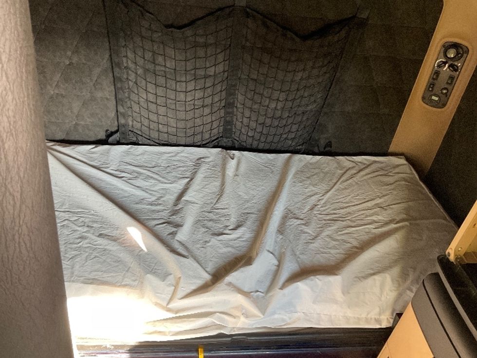 Sleeper Tractor-Heavy Duty Tractors-Freightliner-2020-D12264SD-Akron-OH-225,186\n\t\tmiles-$ 88,750 - Image 11