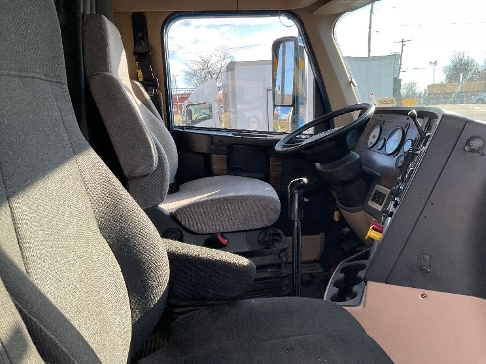 Sleeper Tractor-Heavy Duty Tractors-Freightliner-2020-D12264SD-Akron-OH-225,186\n\t\tmiles-$ 88,750 - Image 14