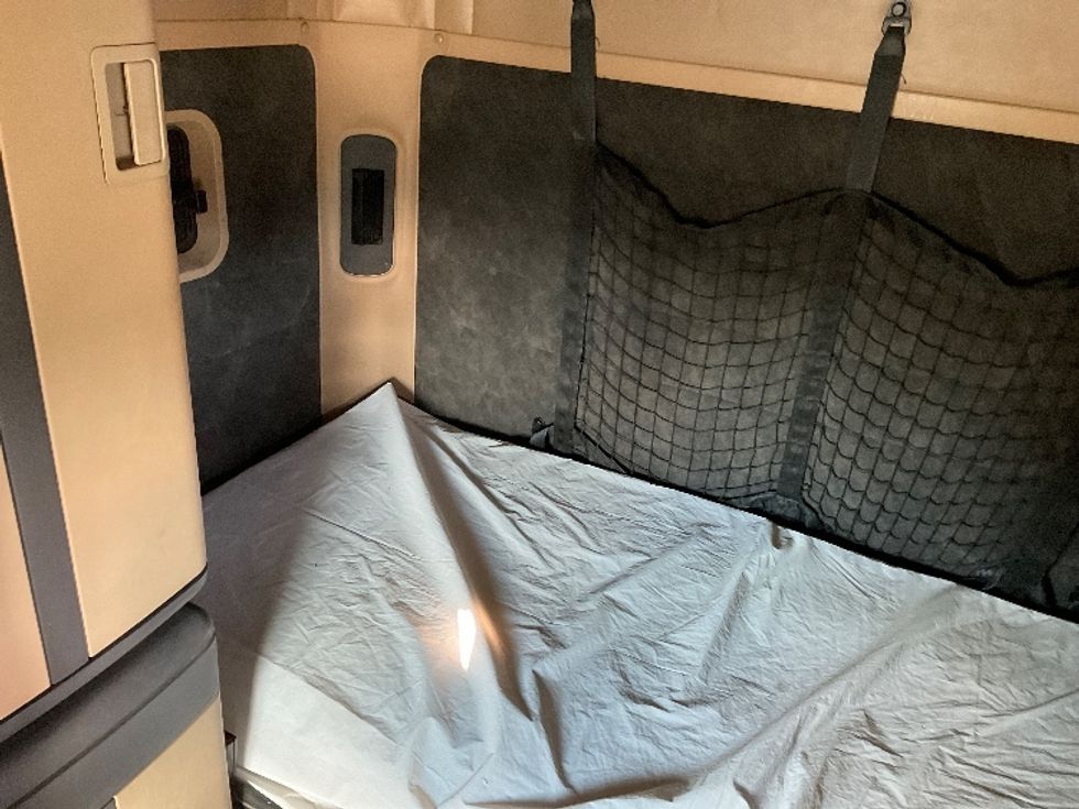 Sleeper Tractor-Heavy Duty Tractors-Freightliner-2020-D12264SD-Akron-OH-225,186\n\t\tmiles-$ 88,750 - Image 15