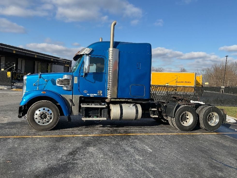 Sleeper Tractor-Heavy Duty Tractors-Freightliner-2020-D12264SD-Akron-OH-225,186\n\t\tmiles-$ 88,750 - Image 2