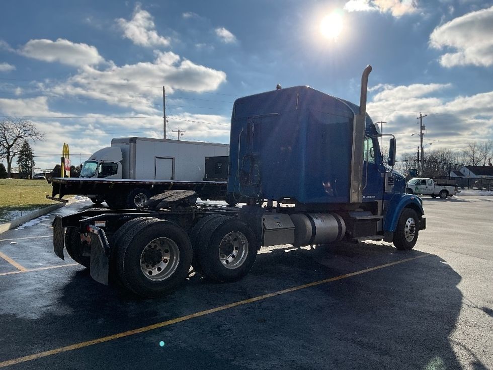 Sleeper Tractor-Heavy Duty Tractors-Freightliner-2020-D12264SD-Akron-OH-225,186\n\t\tmiles-$ 88,750 - Image 5