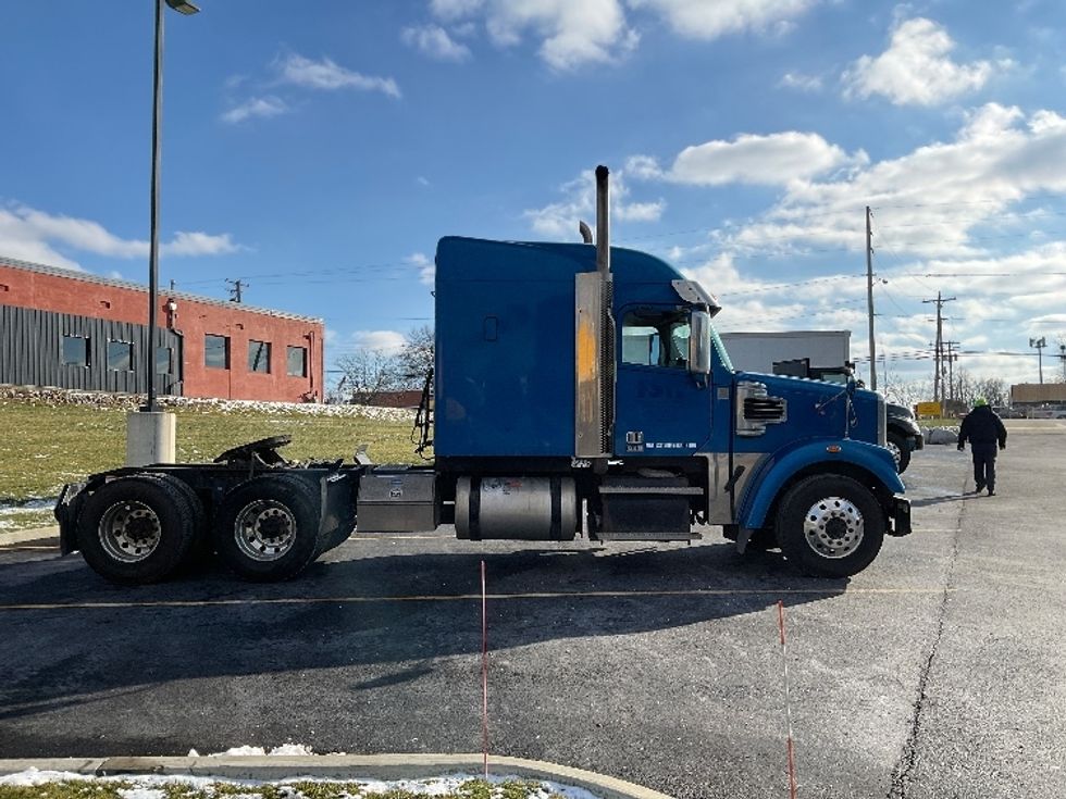 Sleeper Tractor-Heavy Duty Tractors-Freightliner-2020-D12264SD-Akron-OH-225,186\n\t\tmiles-$ 88,750 - Image 6
