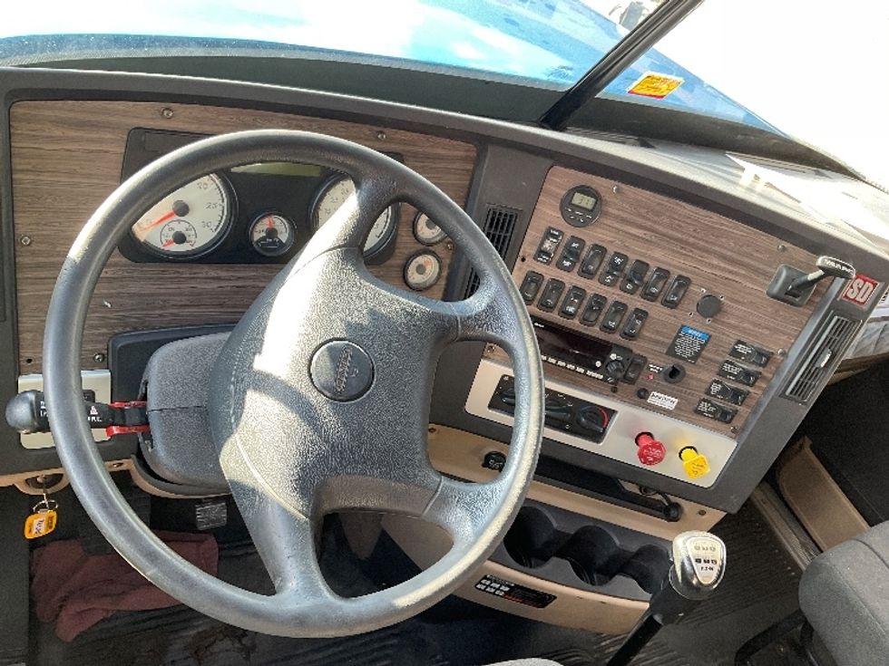 Sleeper Tractor-Heavy Duty Tractors-Freightliner-2020-D12264SD-Akron-OH-225,186\n\t\tmiles-$ 88,750 - Image 9
