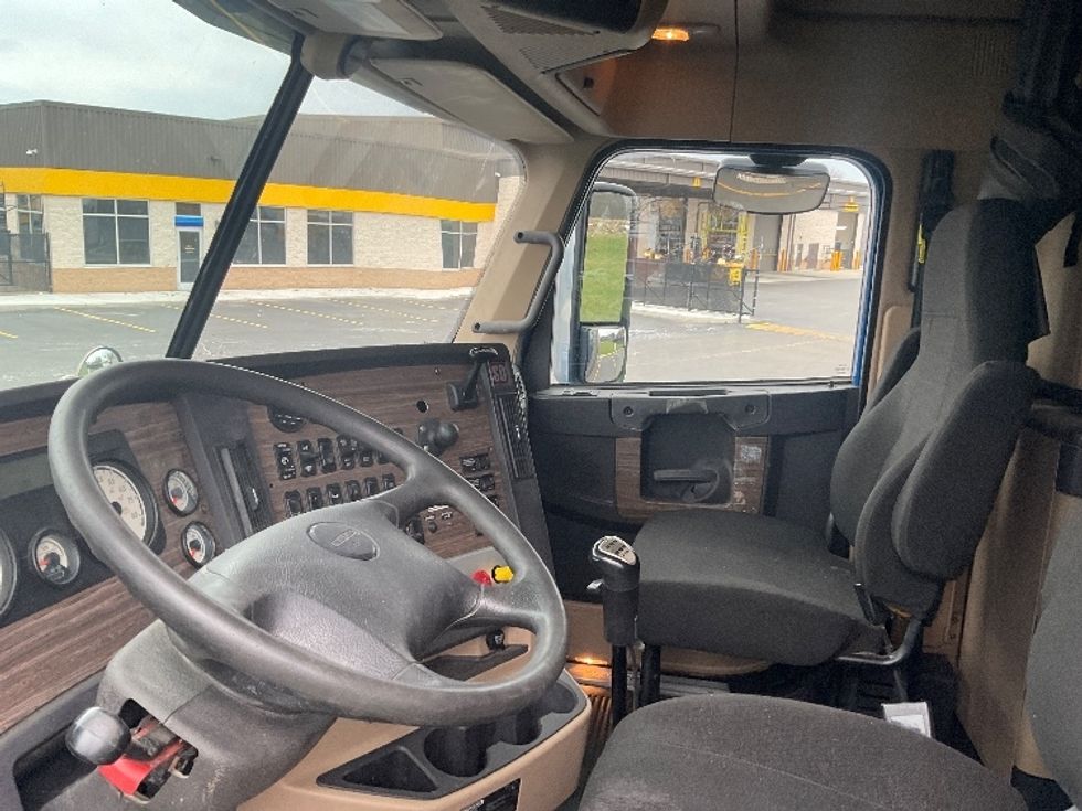 Sleeper Tractor-Heavy Duty Tractors-Freightliner-2020-D12264SD-Akron-OH-248,563\n\t\tmiles-$ 79,500 - Image 10
