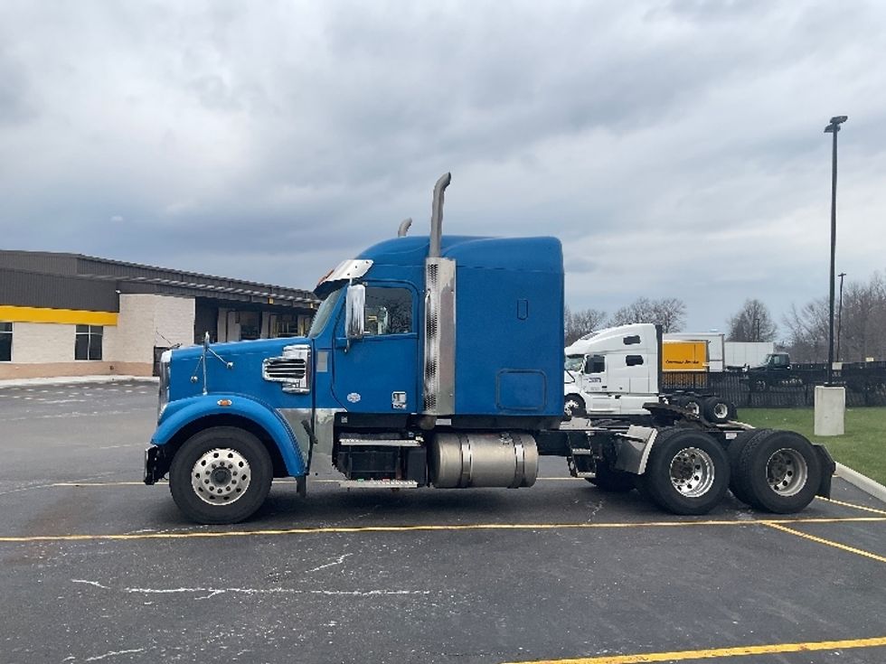 Sleeper Tractor-Heavy Duty Tractors-Freightliner-2020-D12264SD-Akron-OH-248,563\n\t\tmiles-$ 79,500 - Image 4