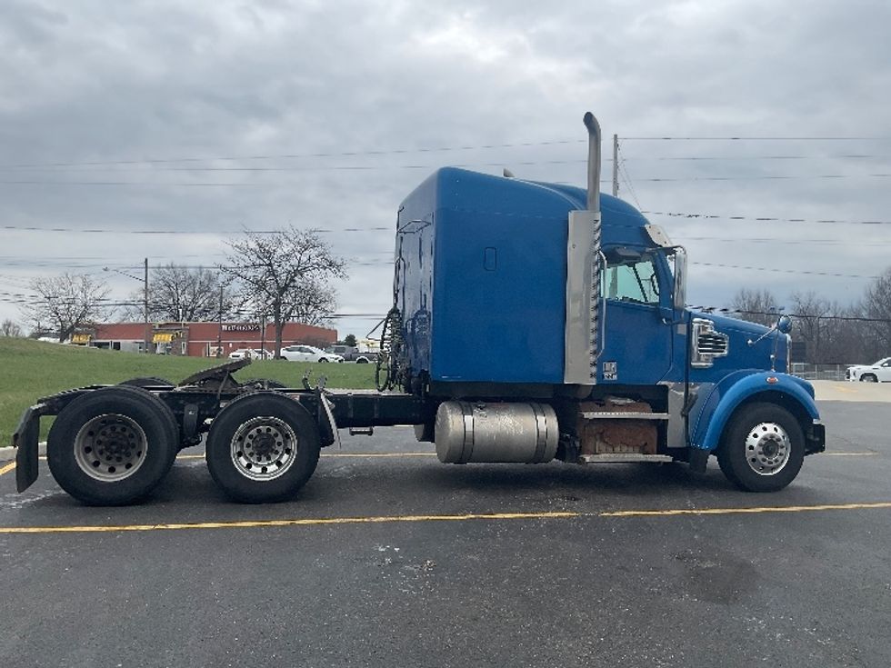 Sleeper Tractor-Heavy Duty Tractors-Freightliner-2020-D12264SD-Akron-OH-248,563\n\t\tmiles-$ 79,500 - Image 8