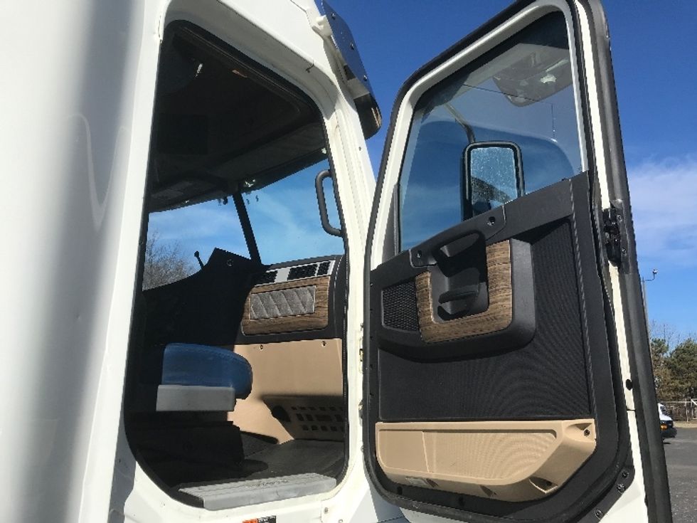 Sleeper Tractor-Heavy Duty Tractors-Freightliner-2020-D12264SD-Canton-OH-429,842\n\t\tmiles-$ 76,000 - Image 13