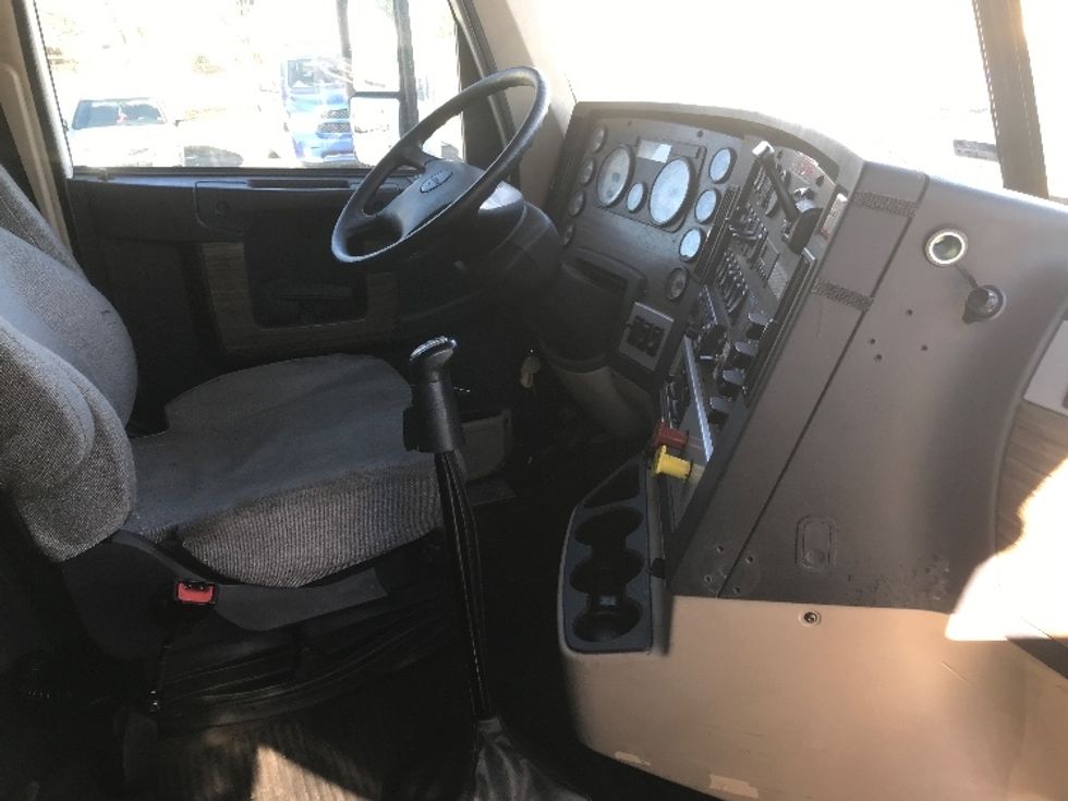 Sleeper Tractor-Heavy Duty Tractors-Freightliner-2020-D12264SD-Canton-OH-429,842\n\t\tmiles-$ 76,000 - Image 15