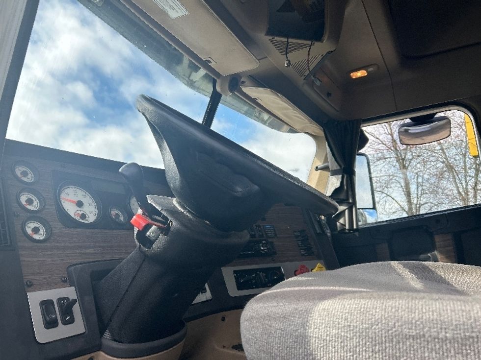 Sleeper Tractor-Heavy Duty Tractors-Freightliner-2020-D12264SD-Chattanooga-TN-596,079\n\t\tmiles-$ 57,500 - Image 10