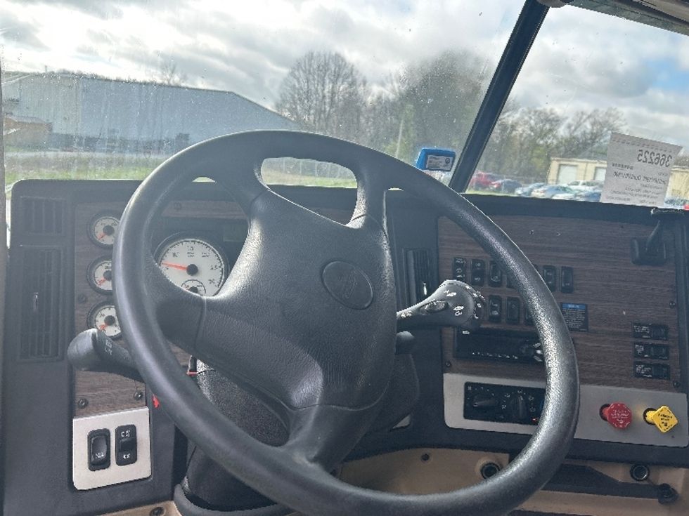 Sleeper Tractor-Heavy Duty Tractors-Freightliner-2020-D12264SD-Chattanooga-TN-596,079\n\t\tmiles-$ 57,500 - Image 11